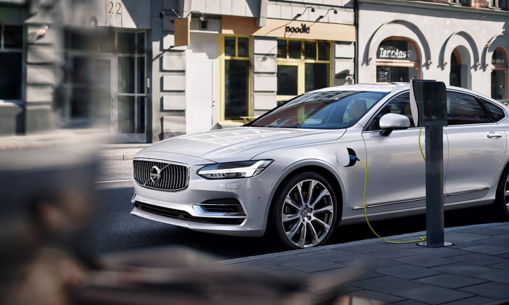 Twin Engine T8 Volvo S90 Inscription White