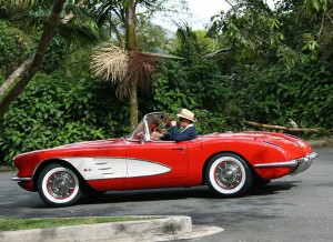 【ハリウッドクルマニュース】ジョニー・デップが転がすクールなクラシックスポーツカーとは？ - Exclusive.. Johnny Depp Cruises In Vintage Car On Film Set 1/1