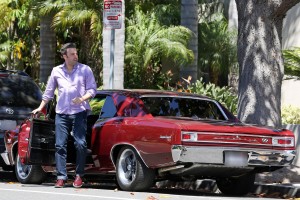 【ハリウッドクルマニュース】「バットマンvsスーパーマン」の愛車対決！ 勝つのはどっちだ!? - Affleck does the school run