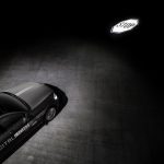 DIGITAL LIGHT: Mit der neuen HD-Scheinwerfergeneration lassen sich hochauflösende Projektionen auf die Straße beamen. ;
DIGITAL LIGHT: The new generation of HD headlamps can project high-resolution images onto the road surface.;