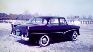 日産「スカイライン」の60年、全モデルを写真で振り返る① - 1957_skyline1500_ALSI-S1_rear-source