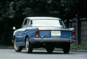 日産「スカイライン」の60年、全モデルを写真で振り返る① - 1962_skyline_sport_coupe_BLRA-3_rear-source